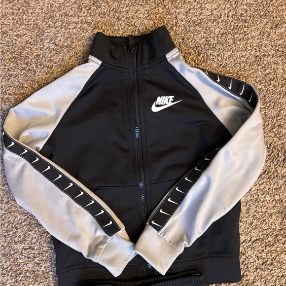 Nike Kids Tech suit - Picture 2 of 3